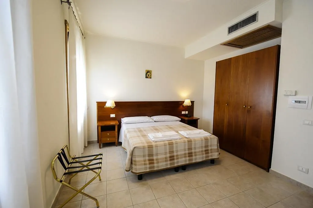 ***  Hotel Casa Caburlotto Roma Italia
