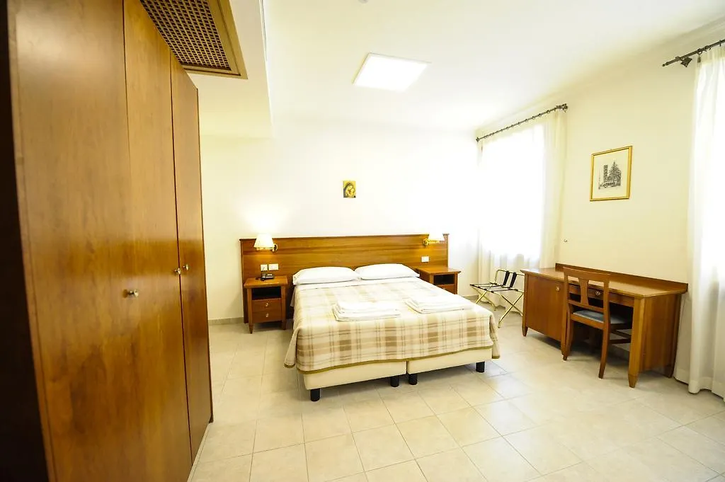 Casa Caburlotto Roma Hotel 3*, Rome